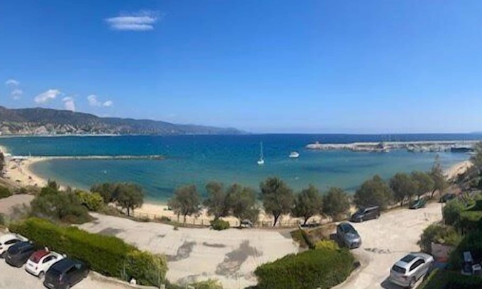 Bormes-Les-Mimosas Apartment | DUPLEX APARTMENT SEA VIEW LE COMMODORE