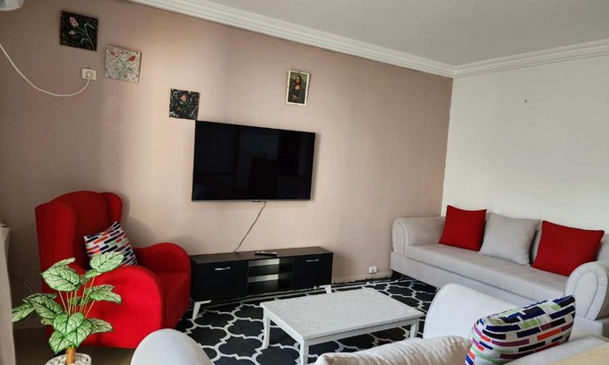 La Marsa Apartment | Duplex bien equipe securise avec jardin et veranda