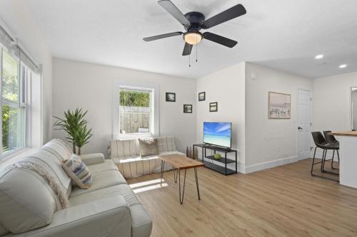 West Bradenton House | Duplex Both Units Dog Near Ami Patio Tv