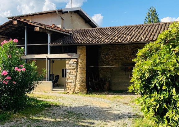Lugano Apartment | Duplex in casa rurale con cortile privato