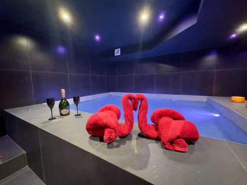 L'Escarene Apartment | Duplex jacuzzi et table massage