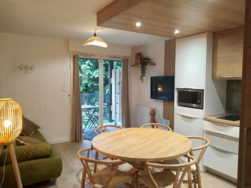 Cauterets Apartment | Duplex lumineux - 40m2 - 2 chambres - Balcon terrasse - Parking - Entierement renové en Mai 2024