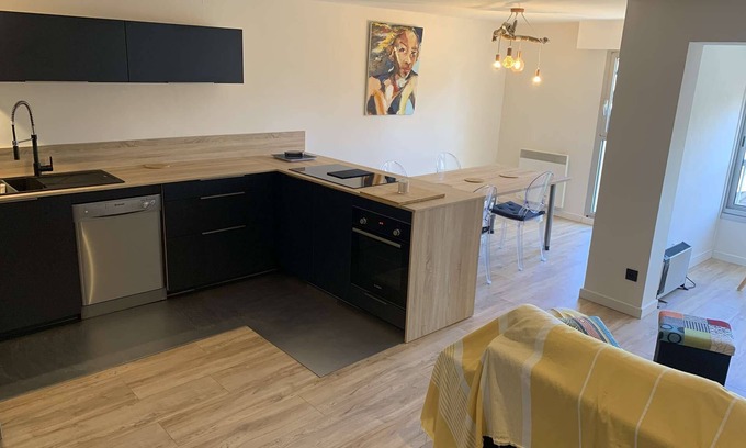 Le Brusc Apartment | Duplex on the port of Brusc, Beach, Pier, Shops on foot