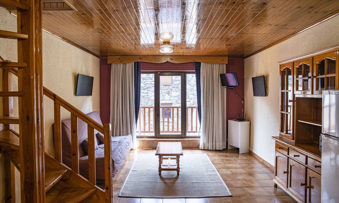 Soldeu Apartment | Duplex rustic 2 rooms | Free parking and terrace |