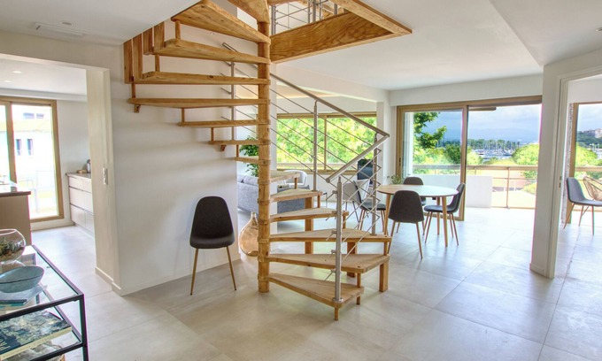 Antibes Old Town Apartment | Duplex Vieil Antibes 3 chambres Parking avec vue mer Wifi - LIMESTAY