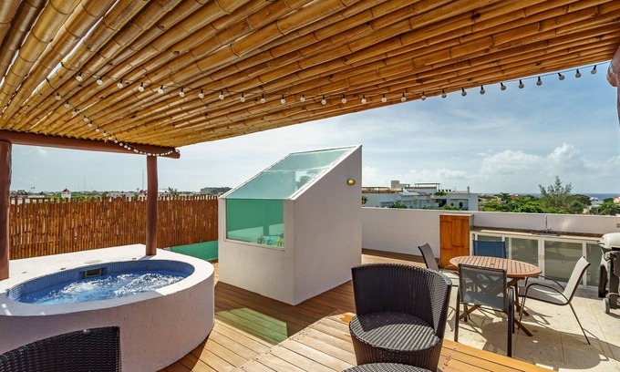 Centro Apartment | Duplex w/Rooftop Plunge Pool – Walk to Beach