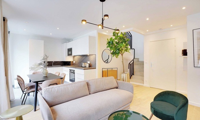 Levallois-Perret Apartment | Duplex with terrace in Levallois