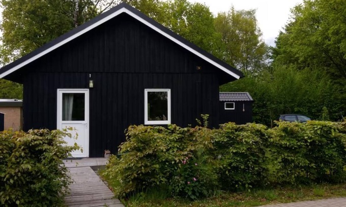Gasselte House | Durable vacation bungalow with garden. This vacation bungalow is located at the front of the park De Kremmer in Gasselte and is near 't Nije Hemelriek. Suitable for four persons.