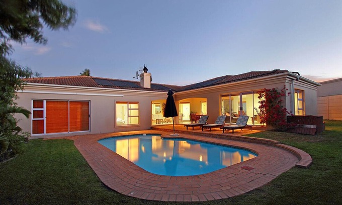 West Beach House | Durham Close 31 - Four Bedroom House, Sleeps 8