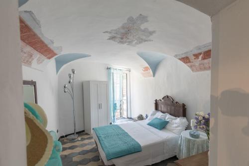 Dolceacqua House | DUSSAIGA - Camera Del Fiordaliso