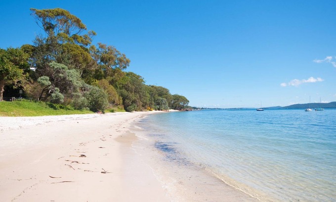 Nelson Bay House | Dutchies on Thurlow - Modern two bedroom townhouse in Convenient location in Nelson Bay