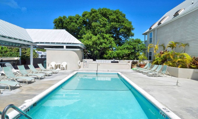 Old Town House | Duval Sea Turtle by AvantStay | Great Location | Close to Shops | Shared Pool!