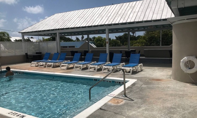 Old Town House | DUVAL SQUARE, KEY WEST Lovely 2 Bedroom 2.5 Bath Condo in a GREAT Location!