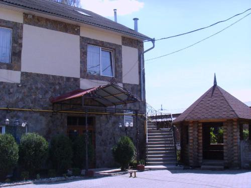 Chernivtsi Region Hotel | Dvorik