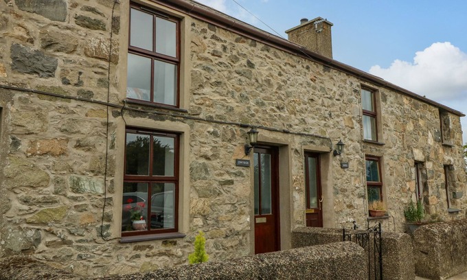 Edern Cottage | DWYROS, pet friendly, character holiday cottage in Morfa Nefyn