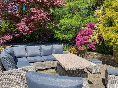 Llandissilio West House | Dyffryn Conin
