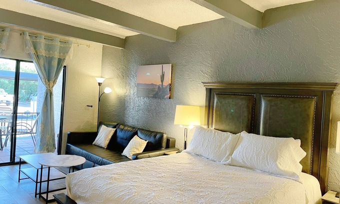 Scottsdale Condo | E. Central Scottsdale Suite Close to Top Attractions