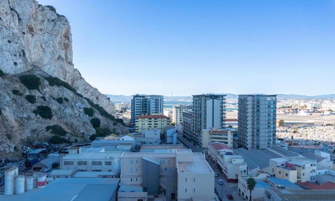 Gibraltar Apartment | E1 STUDIOS-Hosted by Sweetstay