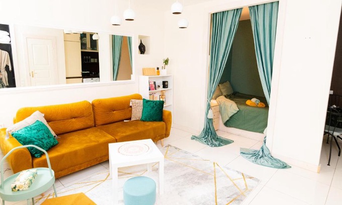 Old Town Apartment | E12