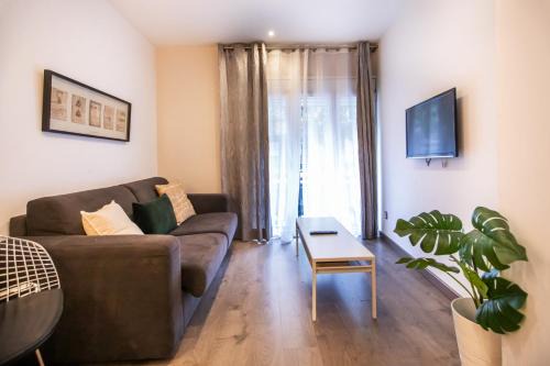 El Camp de l'Arpa del Clot Apartment | E2IND1118 - Apartment near Sagrada Familia
