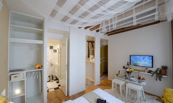 Arts-et-Metiers Apartment | E3DD White night