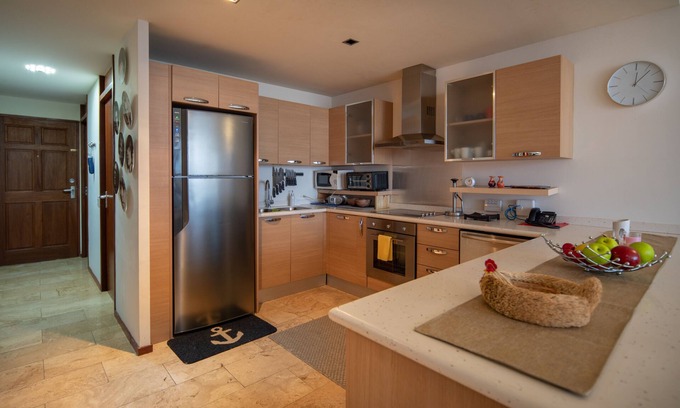 Oranjestad-West Apartment | Eagle Beach Area Sunset Getaway w/King Bed