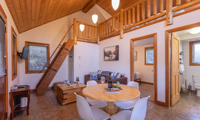 Ucluelet Cabin | Eagle Cabin I West Coast Trail I Kayak I Forest