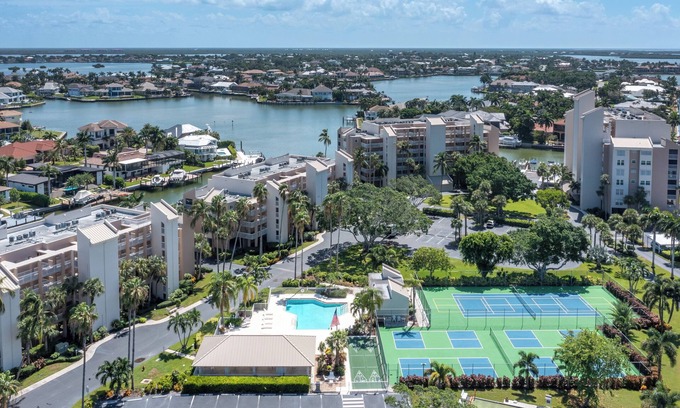 Marco Island House | EAGLE CAY 4-#705 AMAZING VIEW OVER LOOKING CAXAMBAS PASS!