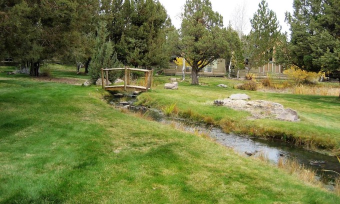 Redmond Ski Chalet | Eagle Creek Chalet on the Pond