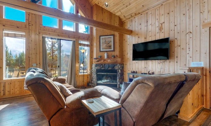 Redmond Ski Chalet | Eagle Creek Chalet on the Pond