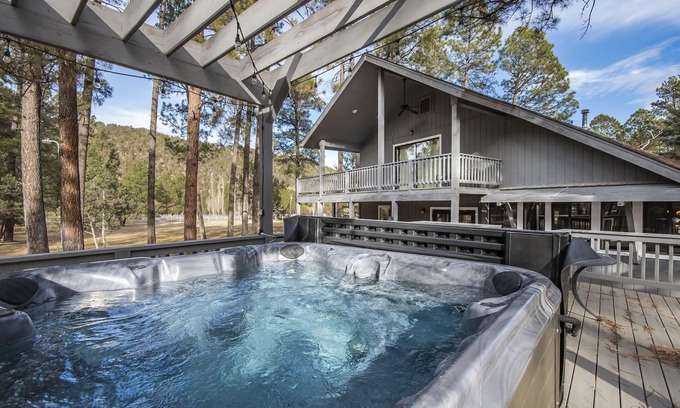 Alto Cabin | Eagle Creek Retreat | Park-Like Setting, Hot Tub, Privacy, Guest House