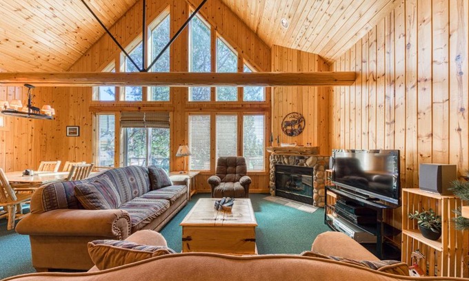 Redmond Ski Chalet | Eagle Crest: Prairie Falcon Retreat