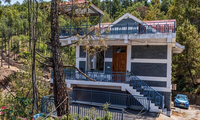 Kumarhatti Apartment | Eagle Heights 4BHK Duplex Apartment in Kasauli by Homeyhuts