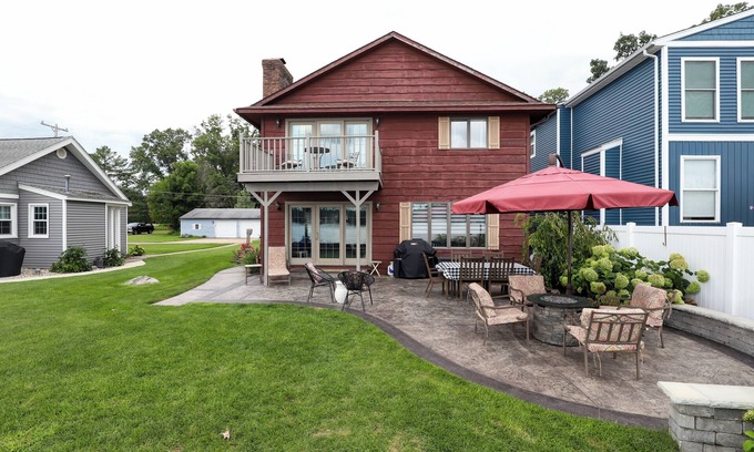 Kalamazoo House | Eagle Lake Kalamazoo, Mattawan - Lake Livin'