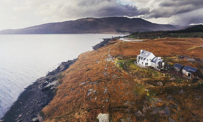 Strathcarron Cabin | EAGLE ROCK, near Skye