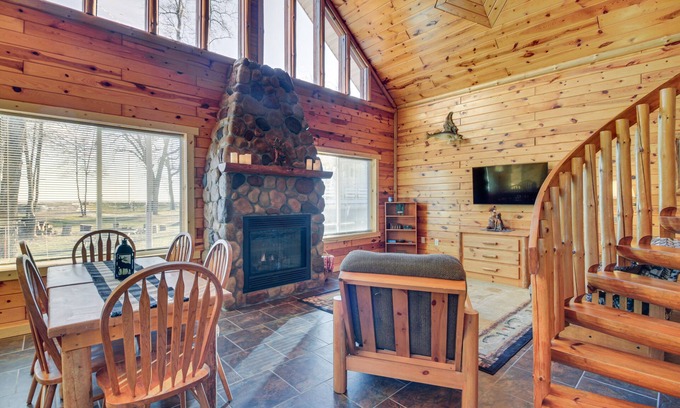 Garrison Cabin | Eagle's Nest Cabin on Mille Lacs Lake: Boat + Fish