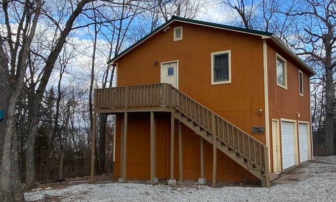 Warsaw Cabin | Eagle's Nest - Reel and Trigger