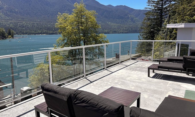 Cultus Lake House | Eagle View - rentcultus