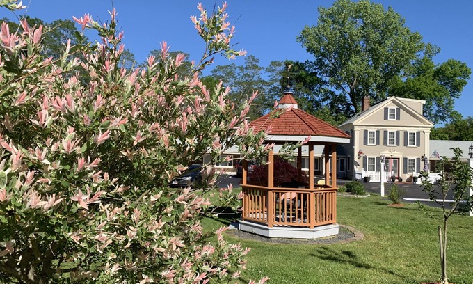 Eastham Hotel | Eagle Wing Inn - Cape Cod