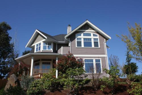 North Cowichan House | Eaglenest Manor Cowichan