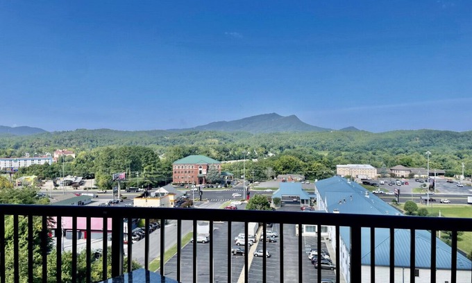 Pigeon Forge Cabin | Eagles Landing Condo in Pigeon Forge. Walk to the Parkway & Resort Pools!