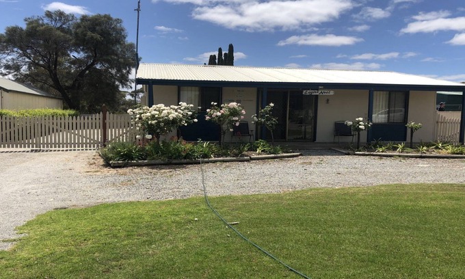 Lake Wangary House | Eagles Nest - A great pet friendly option for a couple or family holiday