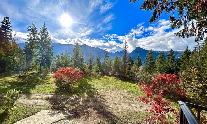 Balfour Ski Chalet | *EAGLES NEST* Luxury Mountain Chalet Retreat- HOT TUB * POOL TABLE * SPA BATH