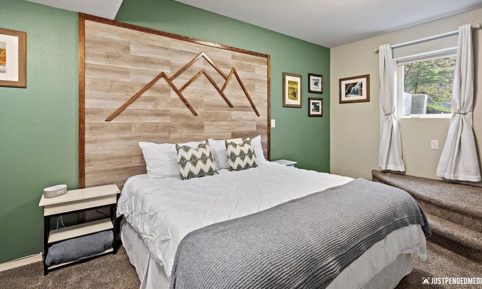 Eagle River Apartment | Eagles Nest suite. Eagle sightings & Mountain view