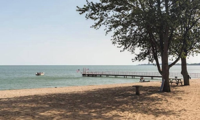 Woodland Beach Cottage | Earie Shore Cottage is a great destination for work or vacation!