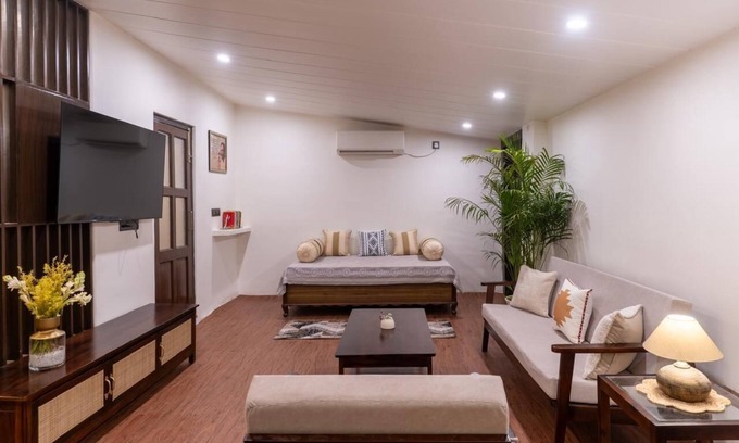 Civil Lines House | Earthen home in Prayagraj, India