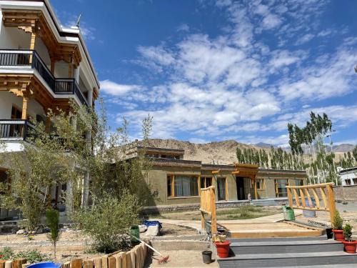 Leh House | Earthhome by Angchok
