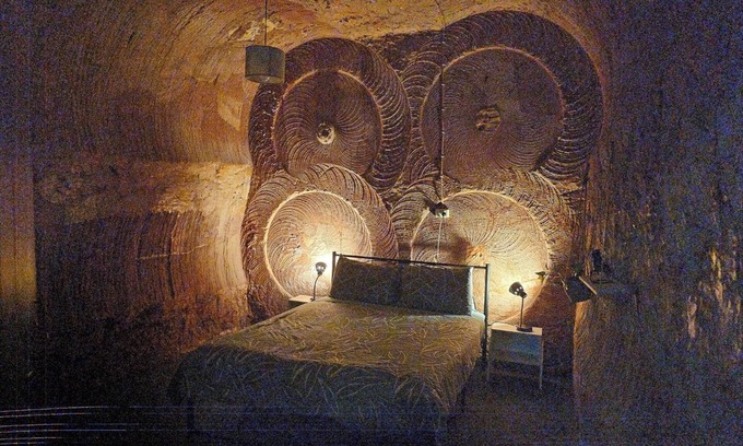 Coober Pedy House | EARTHWORM 2 HOUSE - Light Filled Underground House - in the safest area in town.