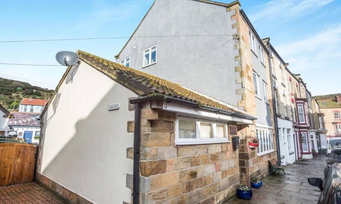 Staithes Cottage | Easily accessible, single level, 3-bed cottage close to beach, shops & eateries!