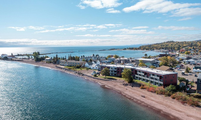 Grand Marais Apartment | East Bay Suites